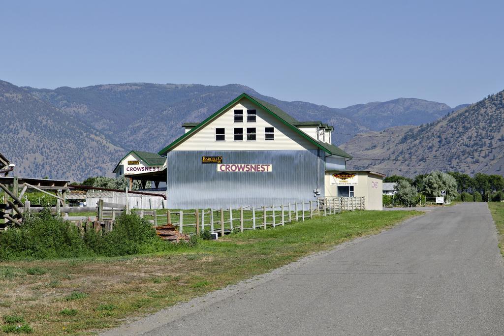Crowsnest Vineyards Guesthouse Keremeos Exterior foto