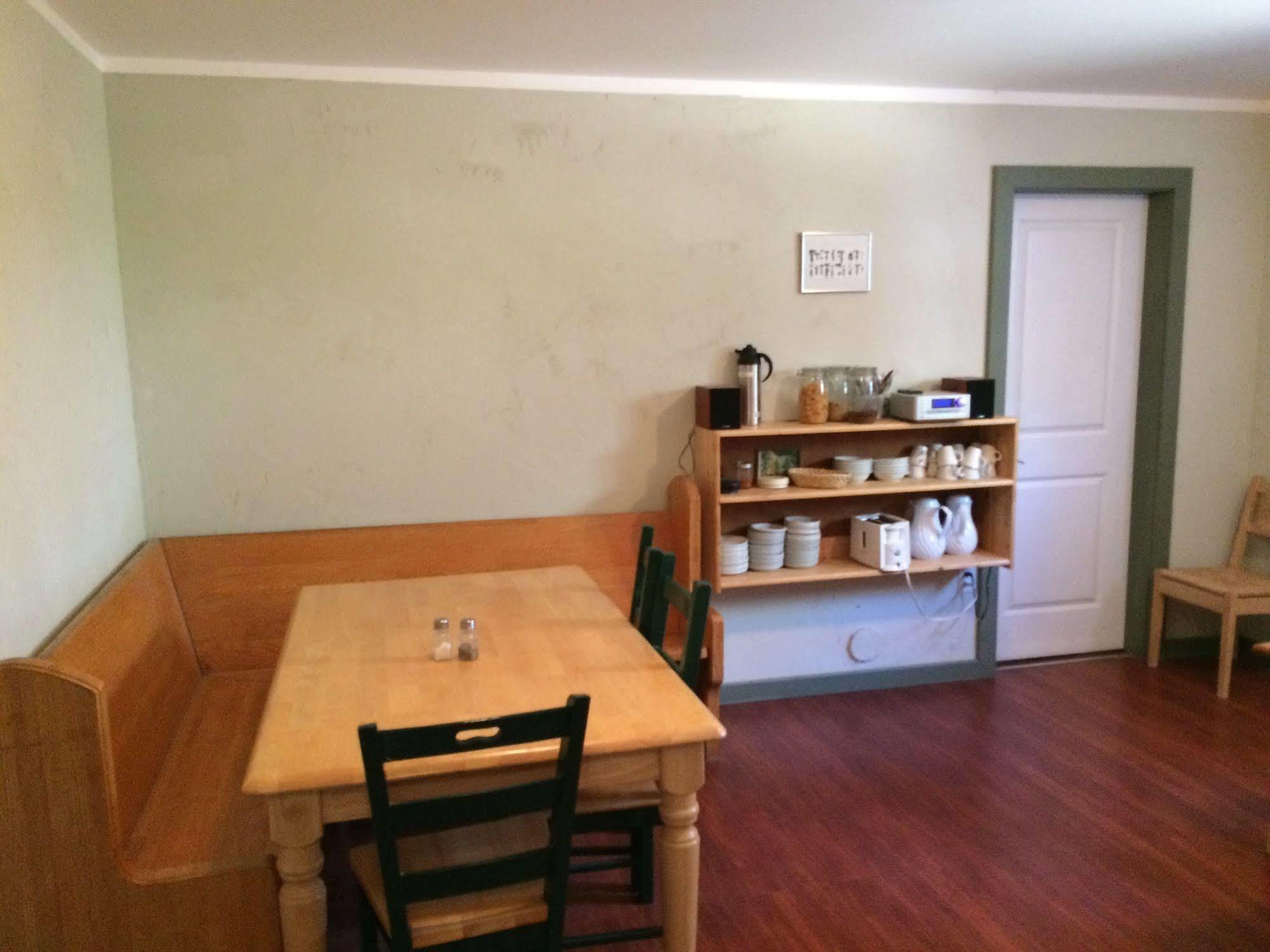 Crowsnest Vineyards Guesthouse Keremeos Exterior foto